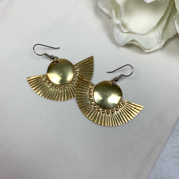 Vintage Boho Gold Lightweight Gold Fan Earrings - Picture 2 of 9
